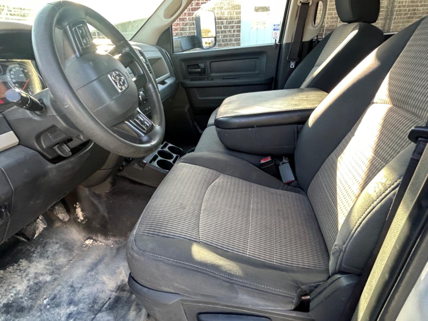 2012 White Dodge Ram 3500 ST Crew Cab LWB 2WD DRW (3C63DPGL9CG) with an 6.7L L6 OHV 24V TURBO DIESEL engine, 6-Speed Automatic transmission, located at 1687 Business 35 S, New Braunfels, TX, 78130, (830) 625-7159, 29.655487, -98.051491 - Photo#10